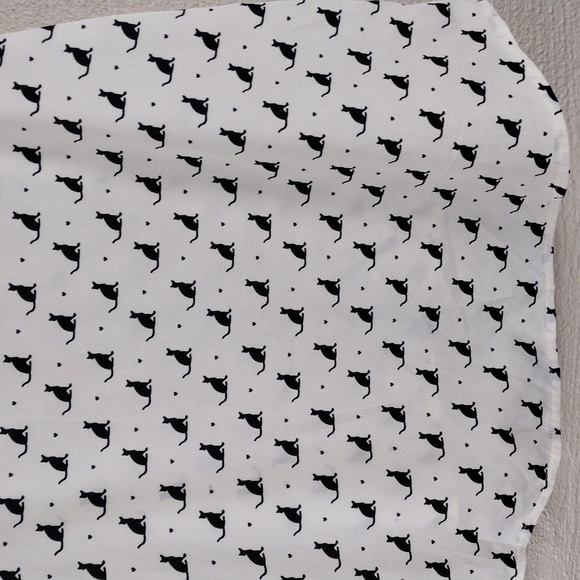 Love Me I'm Gorgeous White Black Cat Print Collared Sleeveless Button Down Top - Picture 12 of 13